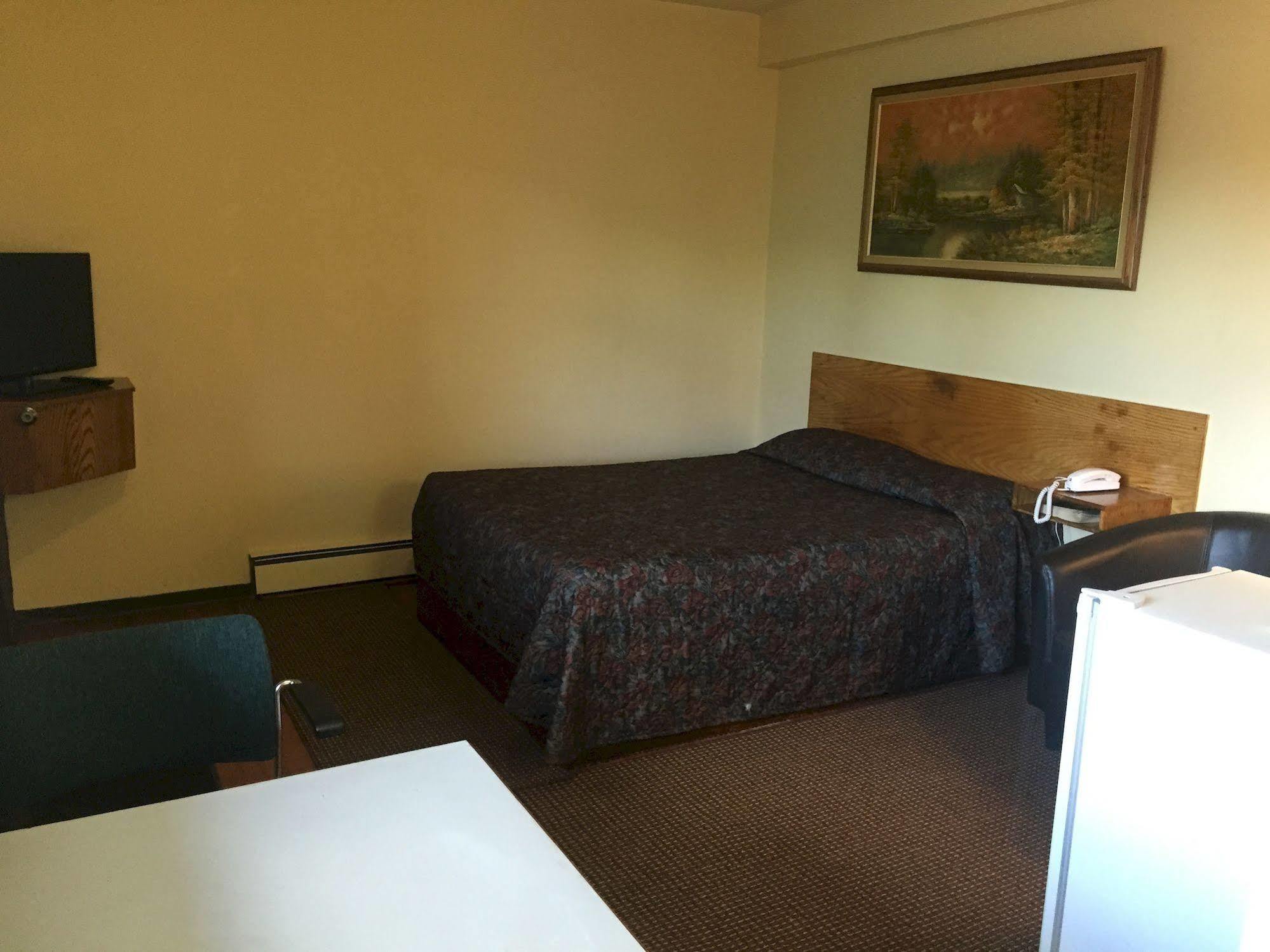 Northern Lites Motel Yellowknife Extérieur photo