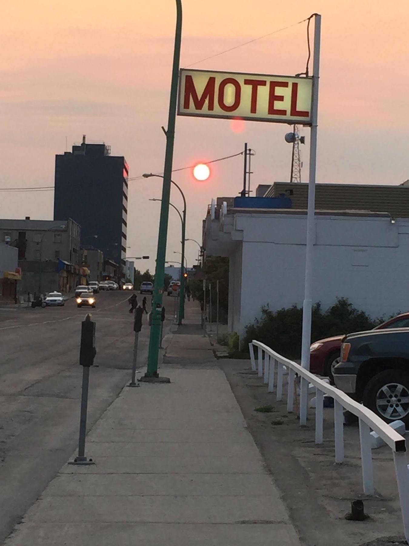 Northern Lites Motel Yellowknife Extérieur photo