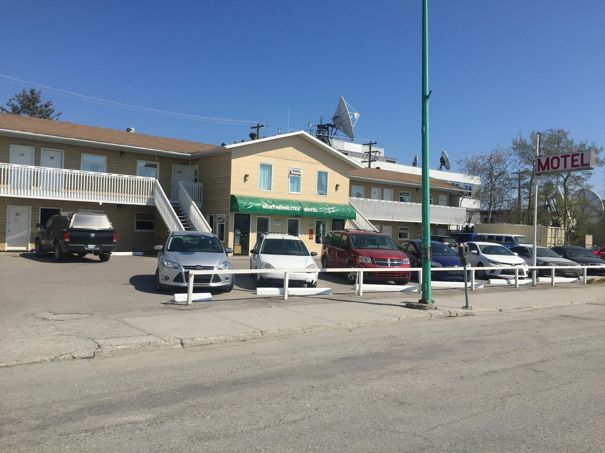 Northern Lites Motel Yellowknife Extérieur photo